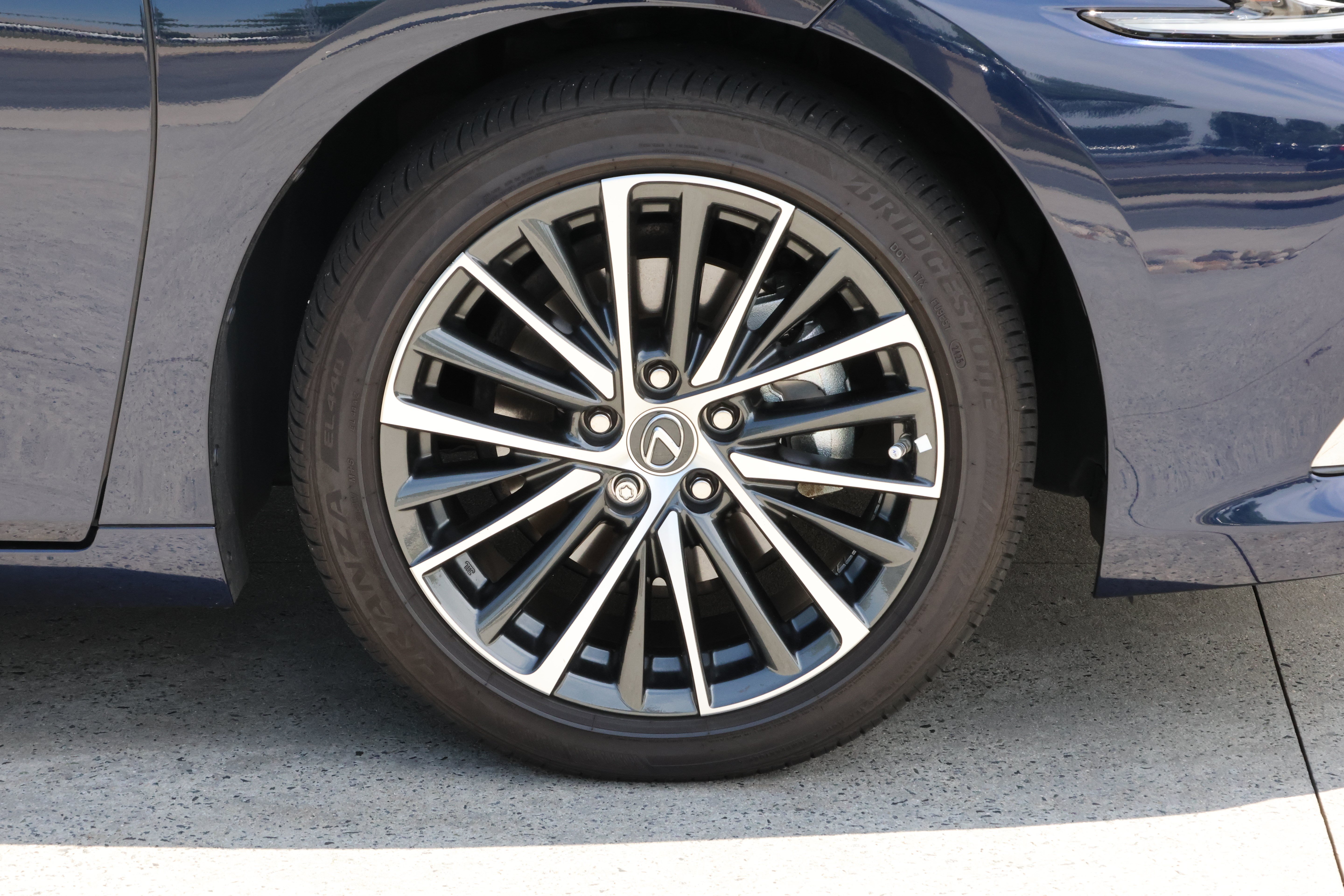 Used 2025 Lexus ES 300h w/ Premium Package FWD image 11