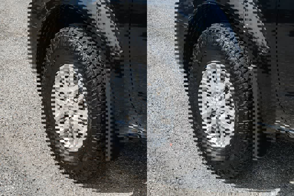 Used 2018 Nissan Frontier SV image 11