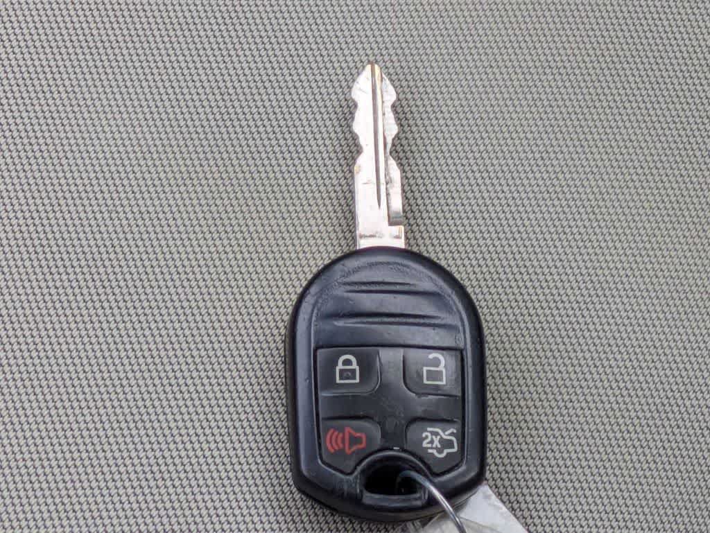 Used 2017 Ford Taurus SE FWD image 29