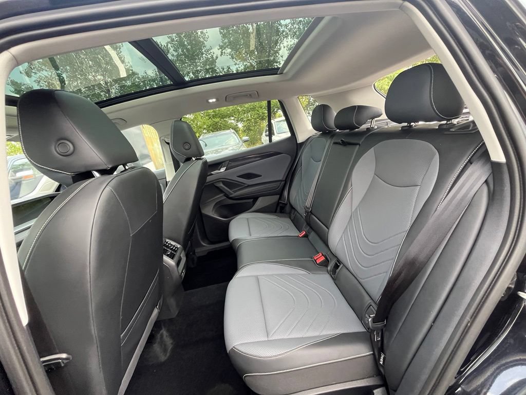 Certified 2025 Volkswagen Tiguan SE w/ Panoramic Sunroof Package AWD/4WD image 25