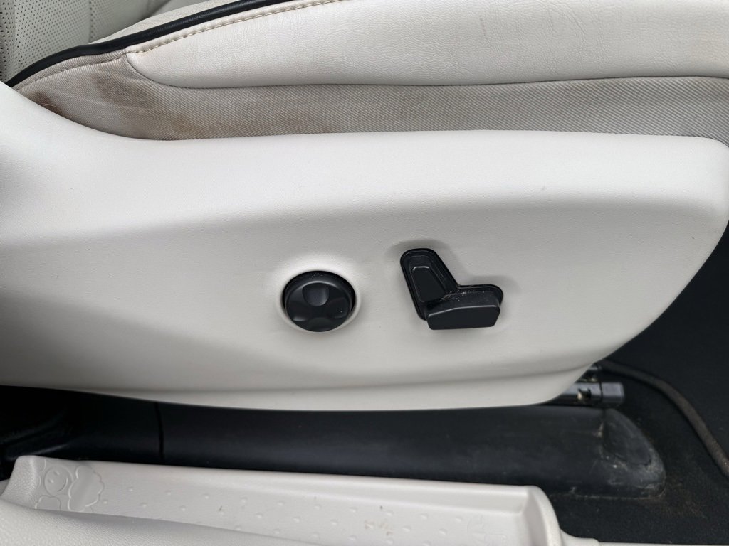 Used 2018 Chrysler Pacifica Limited image 32