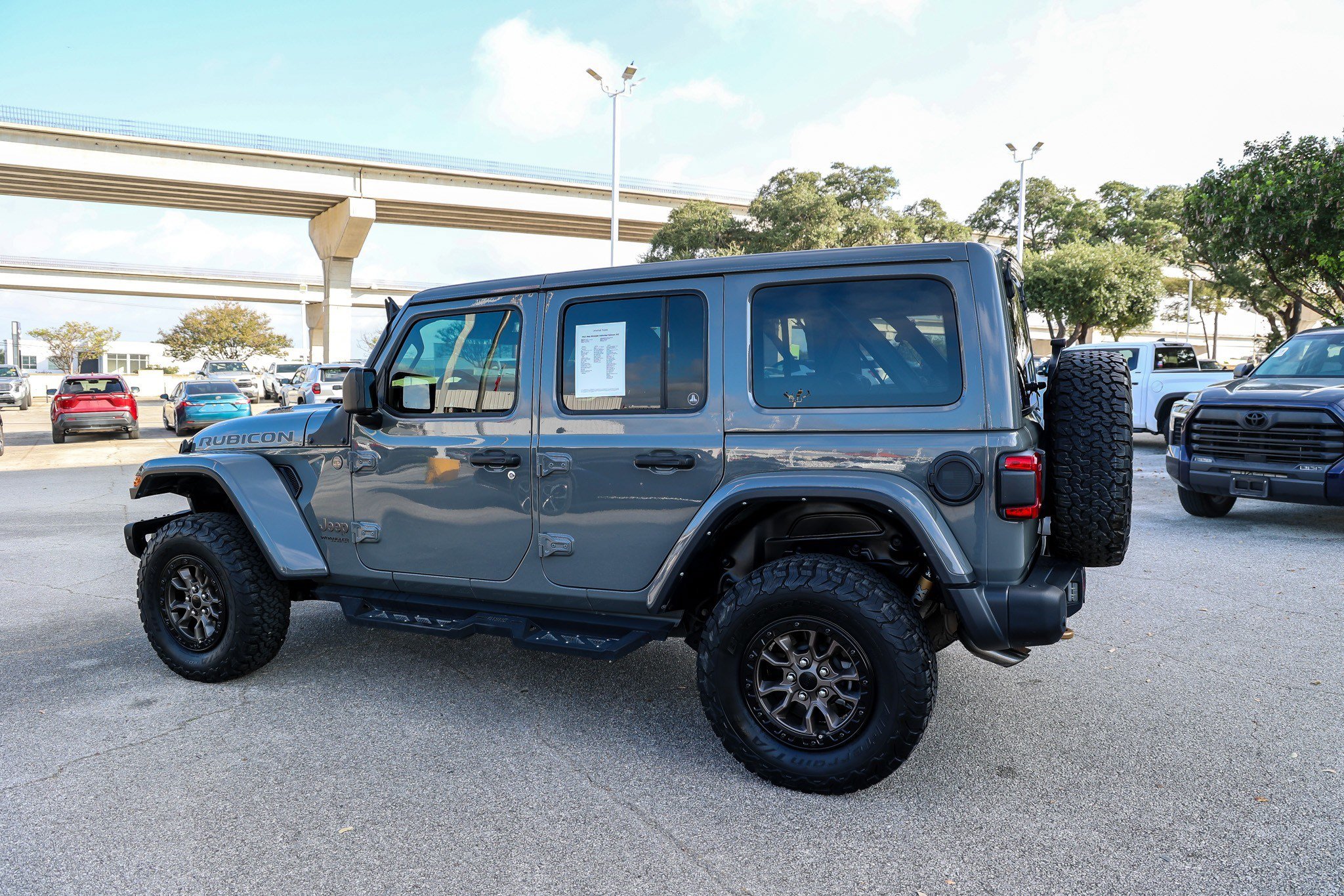 Used 2022 Jeep Wrangler Unlimited Rubicon w/ Trailer Tow Package AWD/4WD image 11