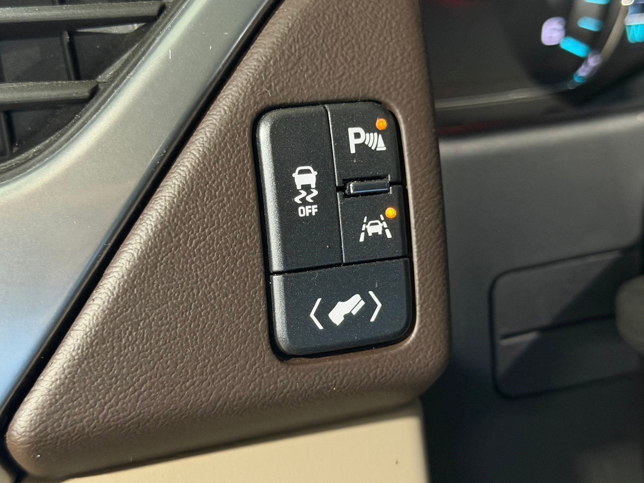 Used 2019 Chevrolet Suburban LT image 16