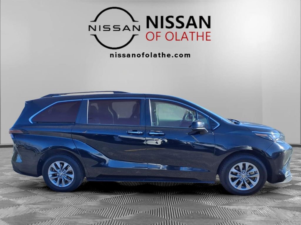 Used 2024 Toyota Sienna XLE image 35