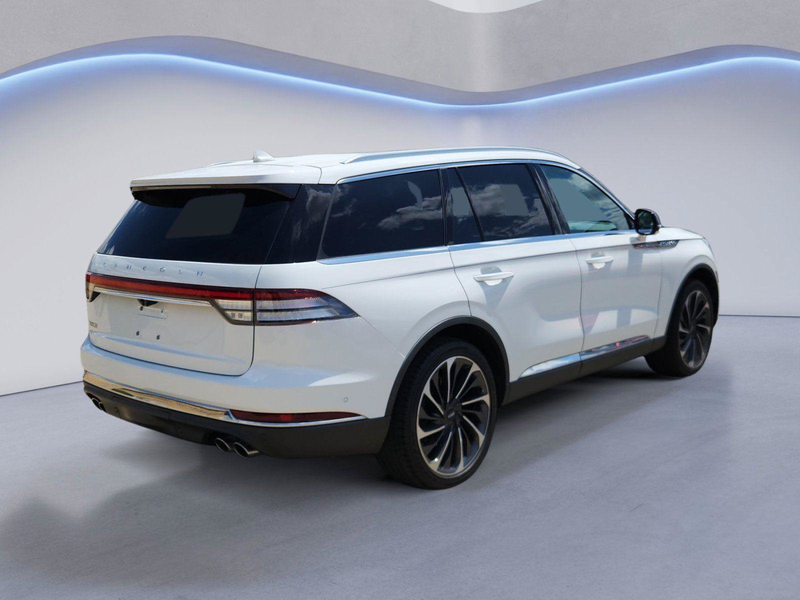 Used 2020 Lincoln Aviator Reserve w/ Equipment Group 202A AWD/4WD image 3
