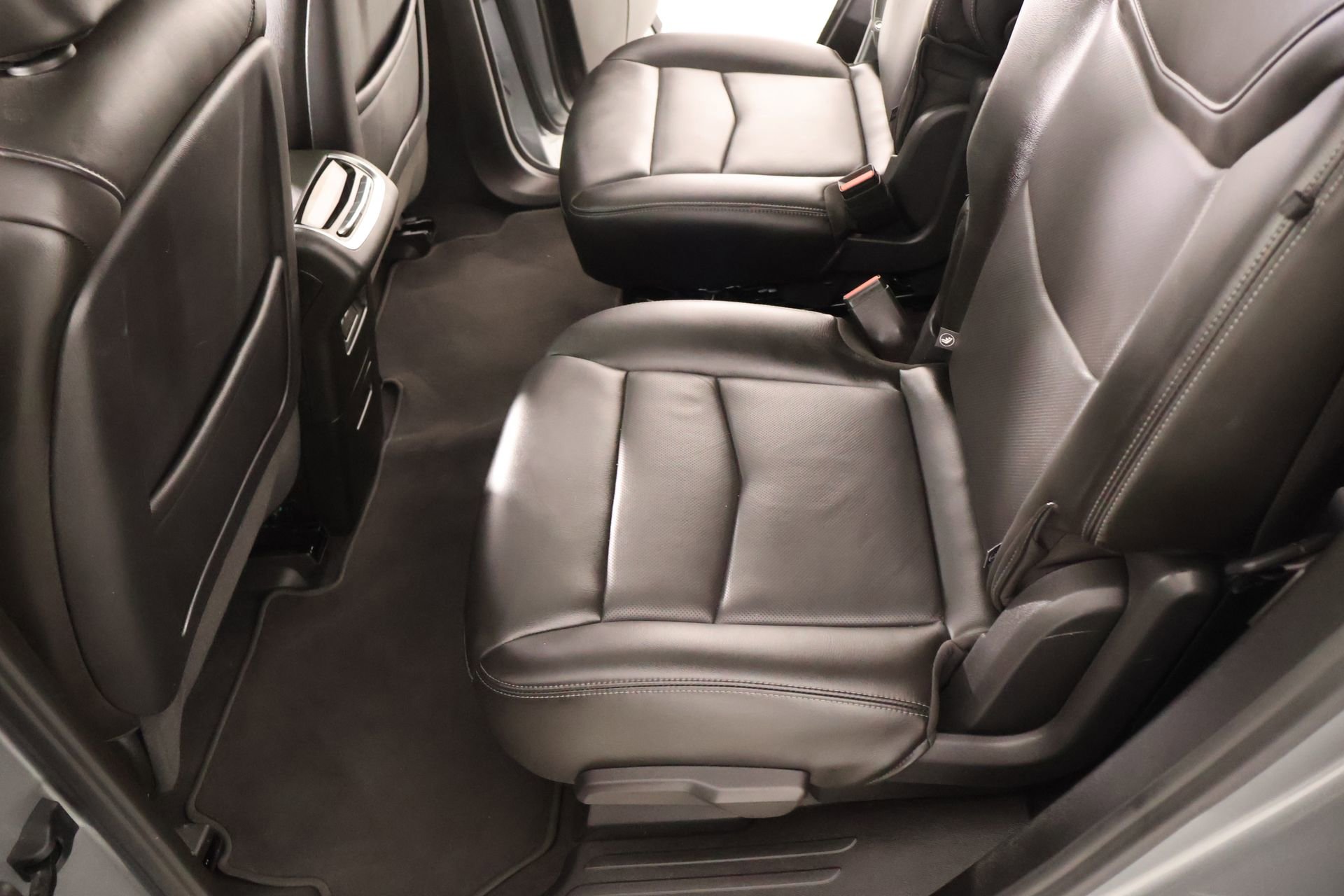 Used 2025 Cadillac XT6 Premium Luxury w/ Technology Package FWD image 12
