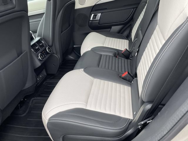 Used 2025 Land Rover Discovery Dynamic SE AWD/4WD image 13