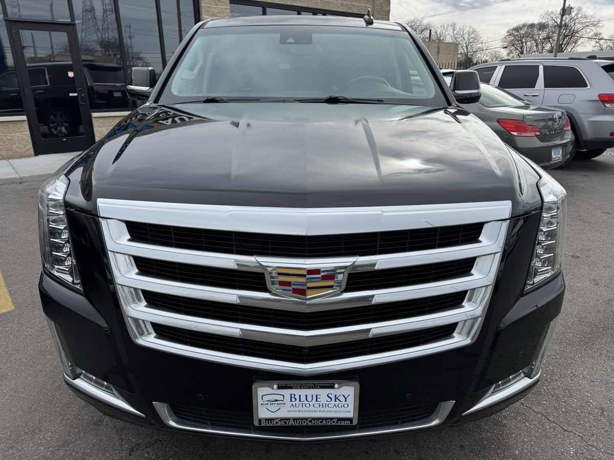 Used 2017 Cadillac Escalade Luxury AWD/4WD image 2