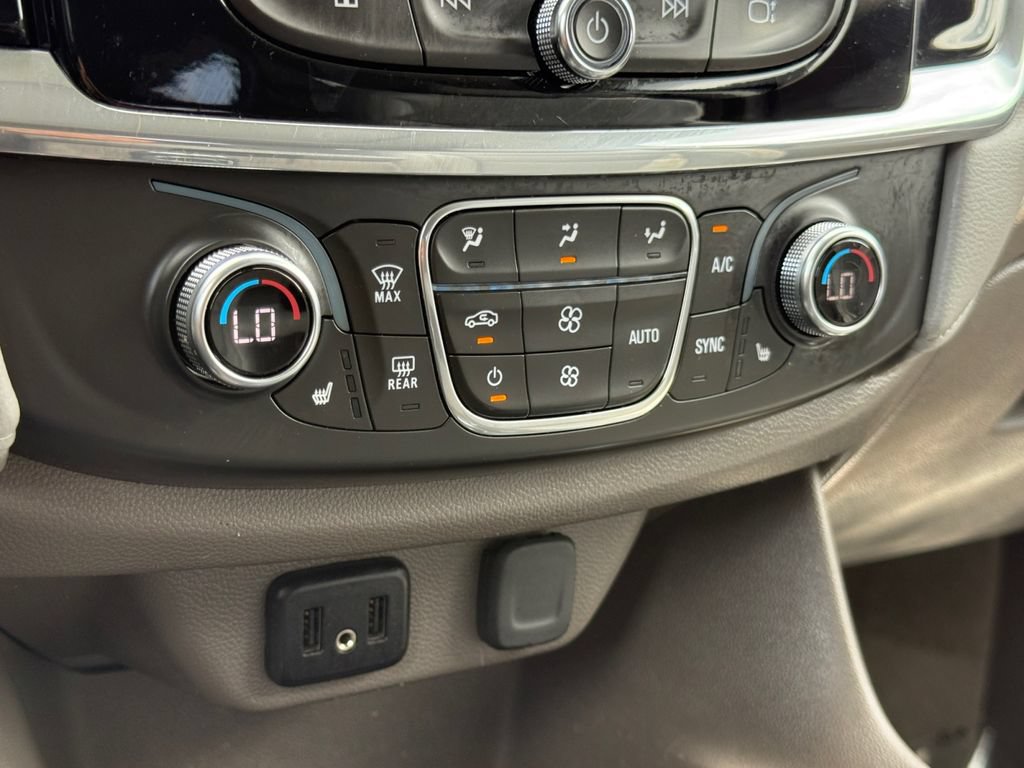Used 2019 Chevrolet Traverse LT w/ LT Premium Package AWD/4WD image 17