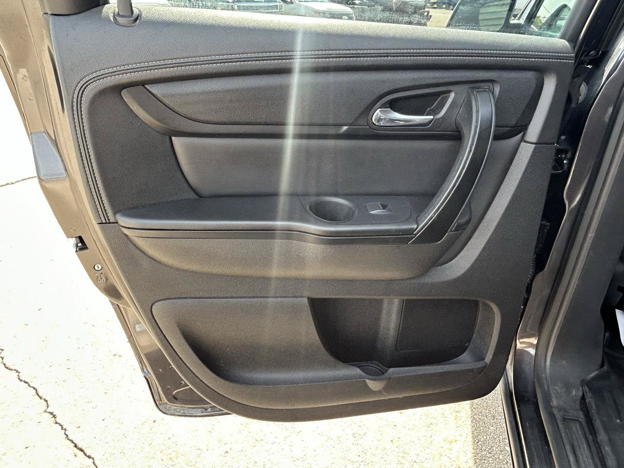 Used 2015 GMC Acadia SLE FWD image 14