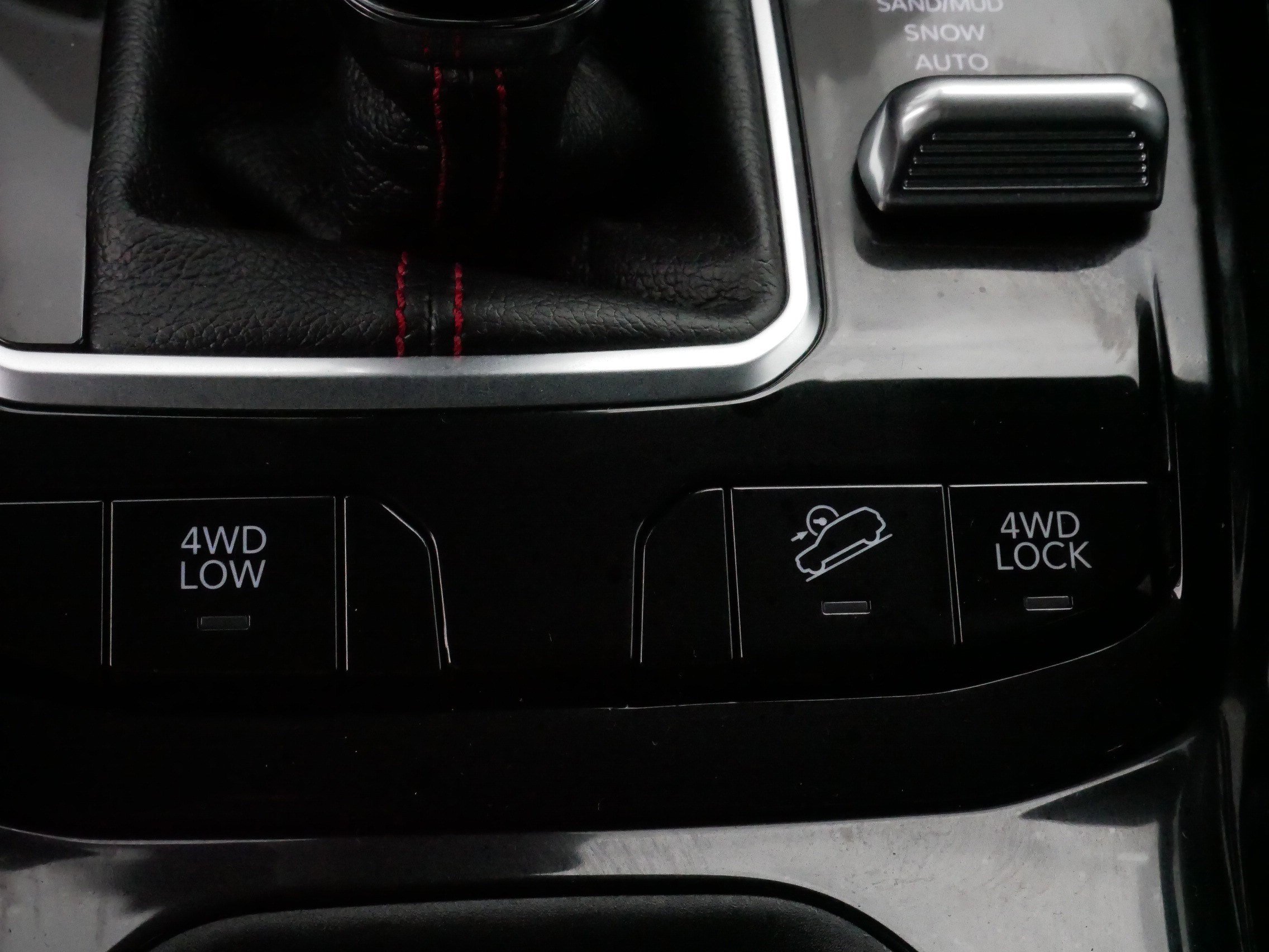 Used 2024 Jeep Compass Trailhawk image 28