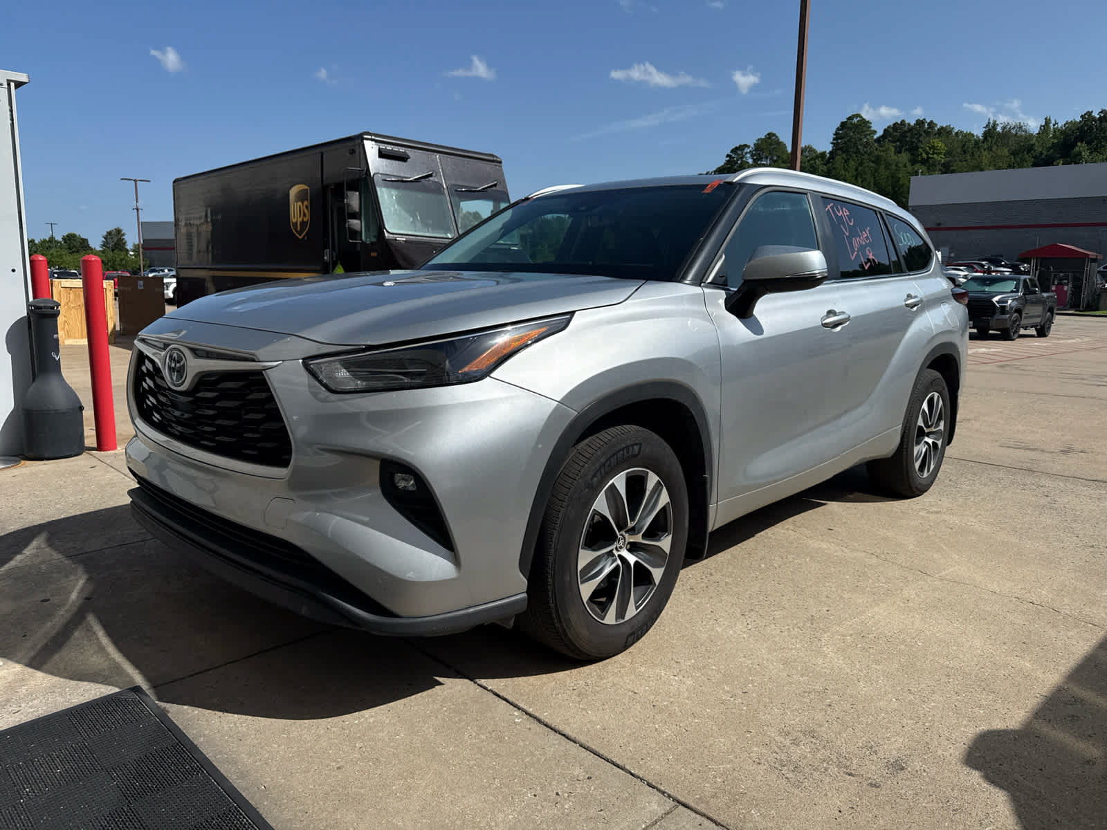 Certified 2025 Toyota Highlander XLE AWD/4WD image 7