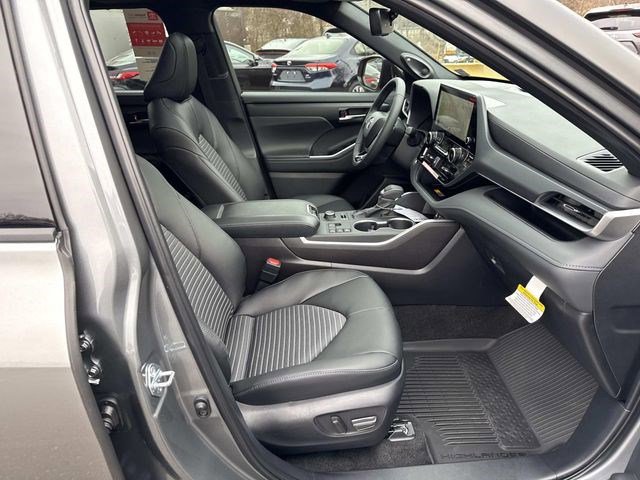 Used 2026 Toyota Highlander XSE image 9