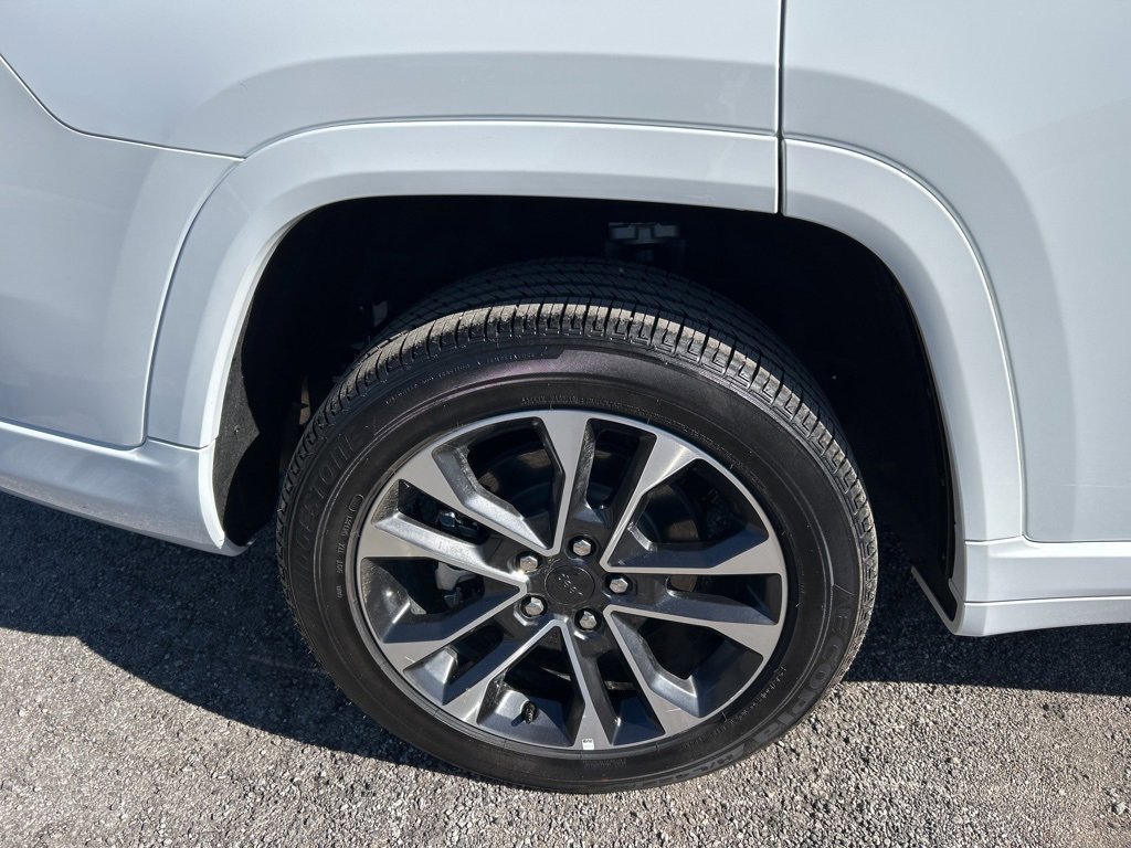 Used 2025 Jeep Grand Cherokee L Overland w/ Luxury Tech Group IV image 5