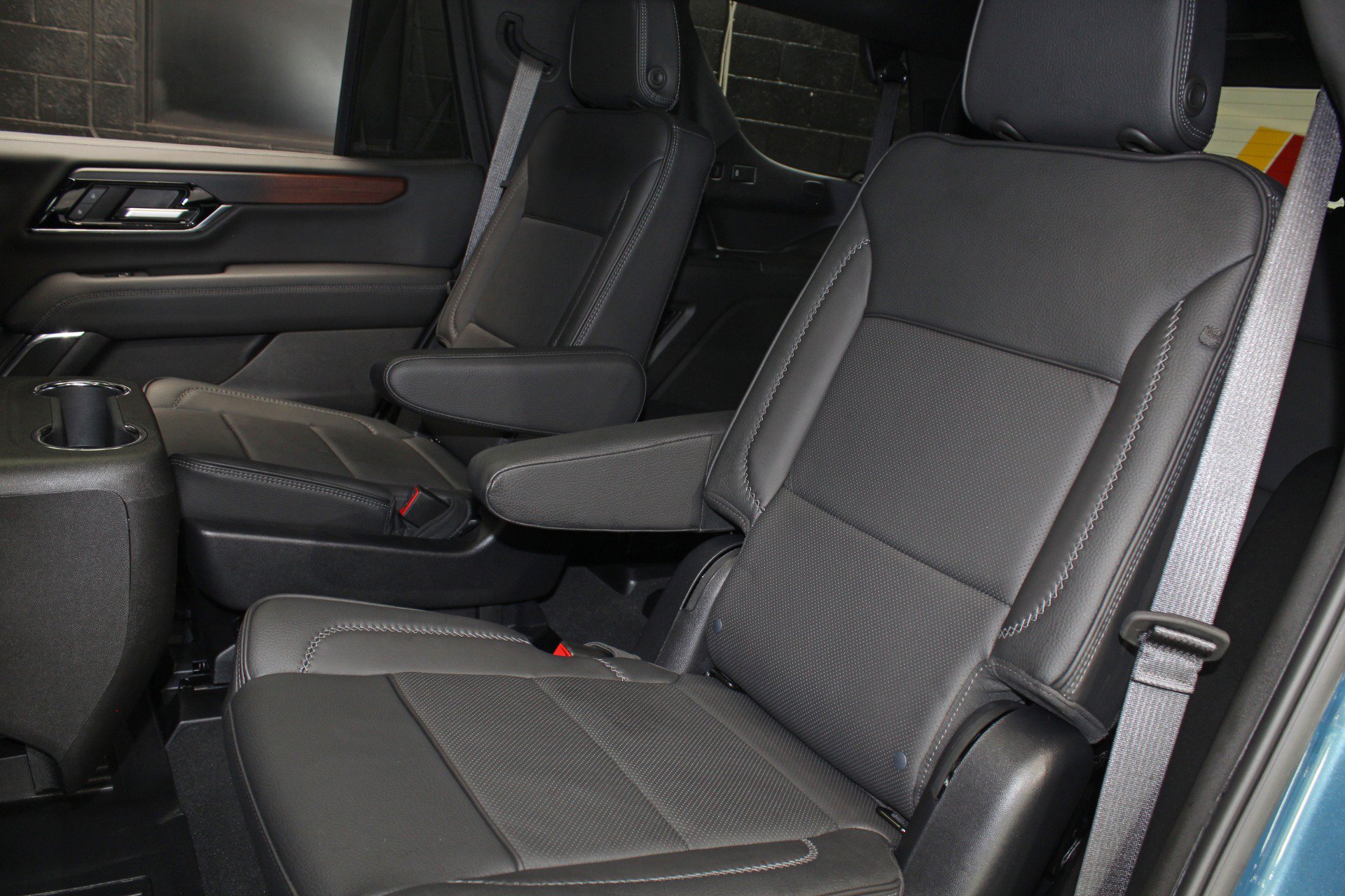 Used 2025 GMC Yukon Denali w/ Denali Reserve Package AWD/4WD image 47