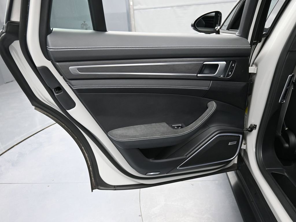 Certified 2022 Porsche Panamera GTS image 23
