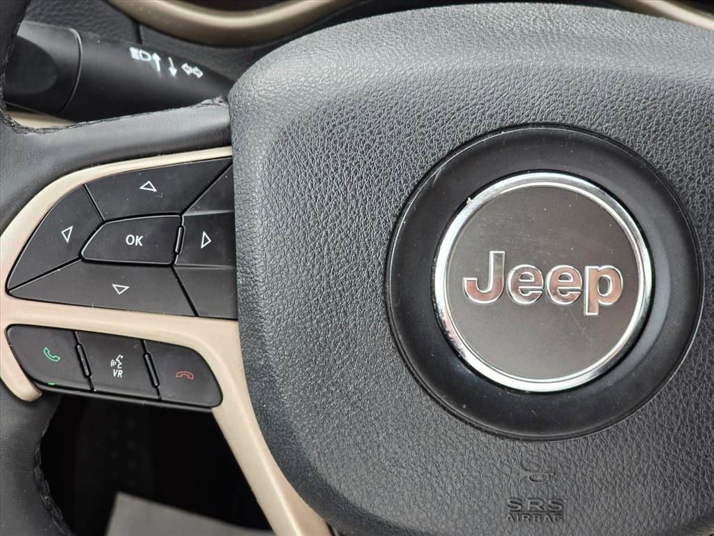 Used 2018 Jeep Cherokee Latitude w/ Altitude Package image 15