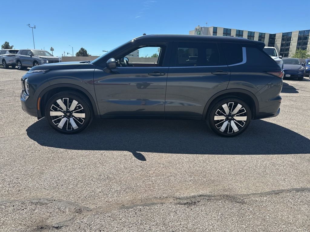 Used 2025 Mitsubishi Outlander SEL image 4