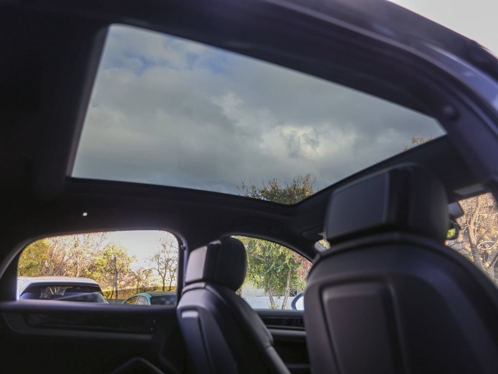New 2026 Porsche Cayenne Coupe AWD/4WD image 38