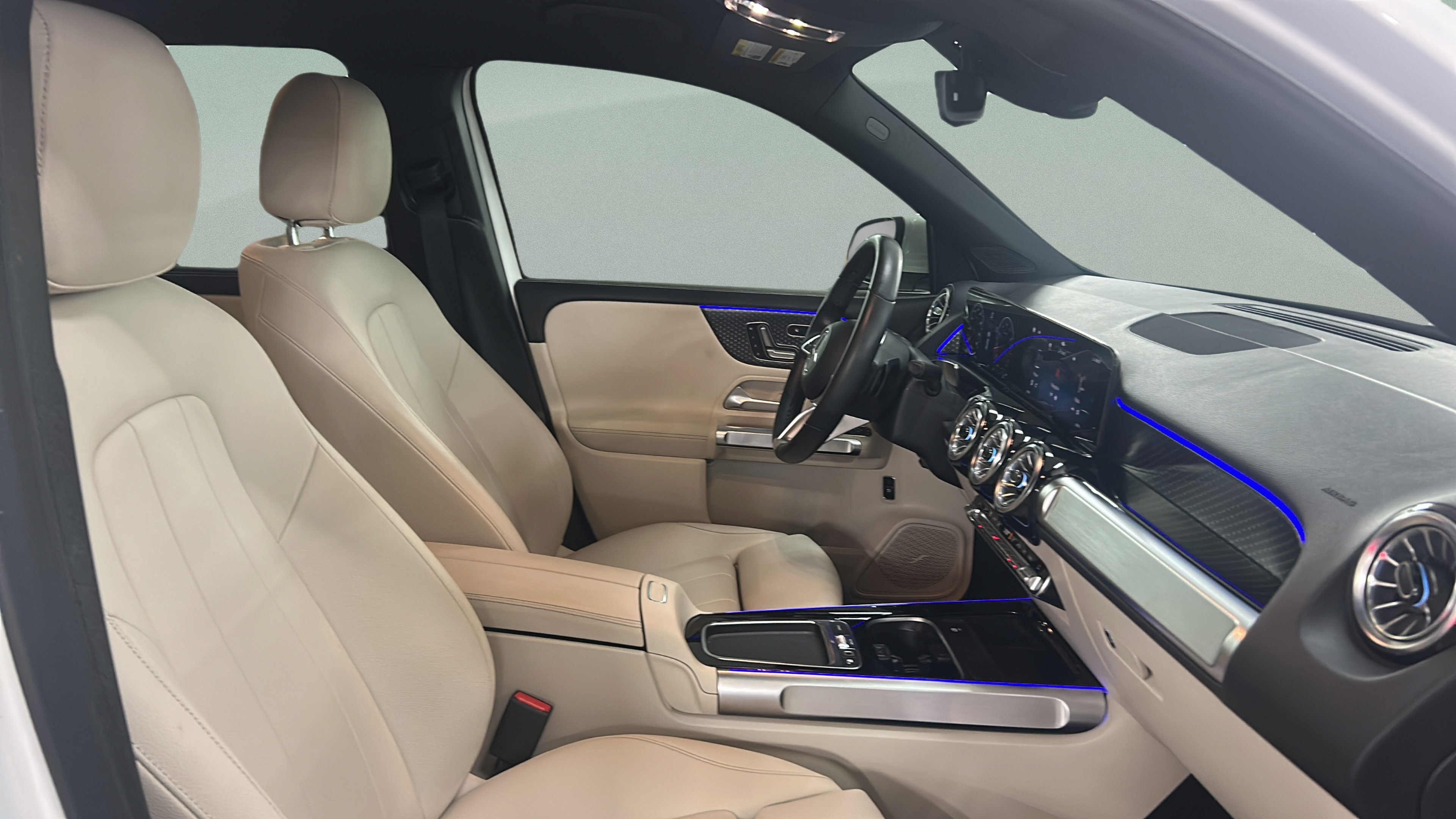 Used 2025 Mercedes-Benz GLB 250 image 34
