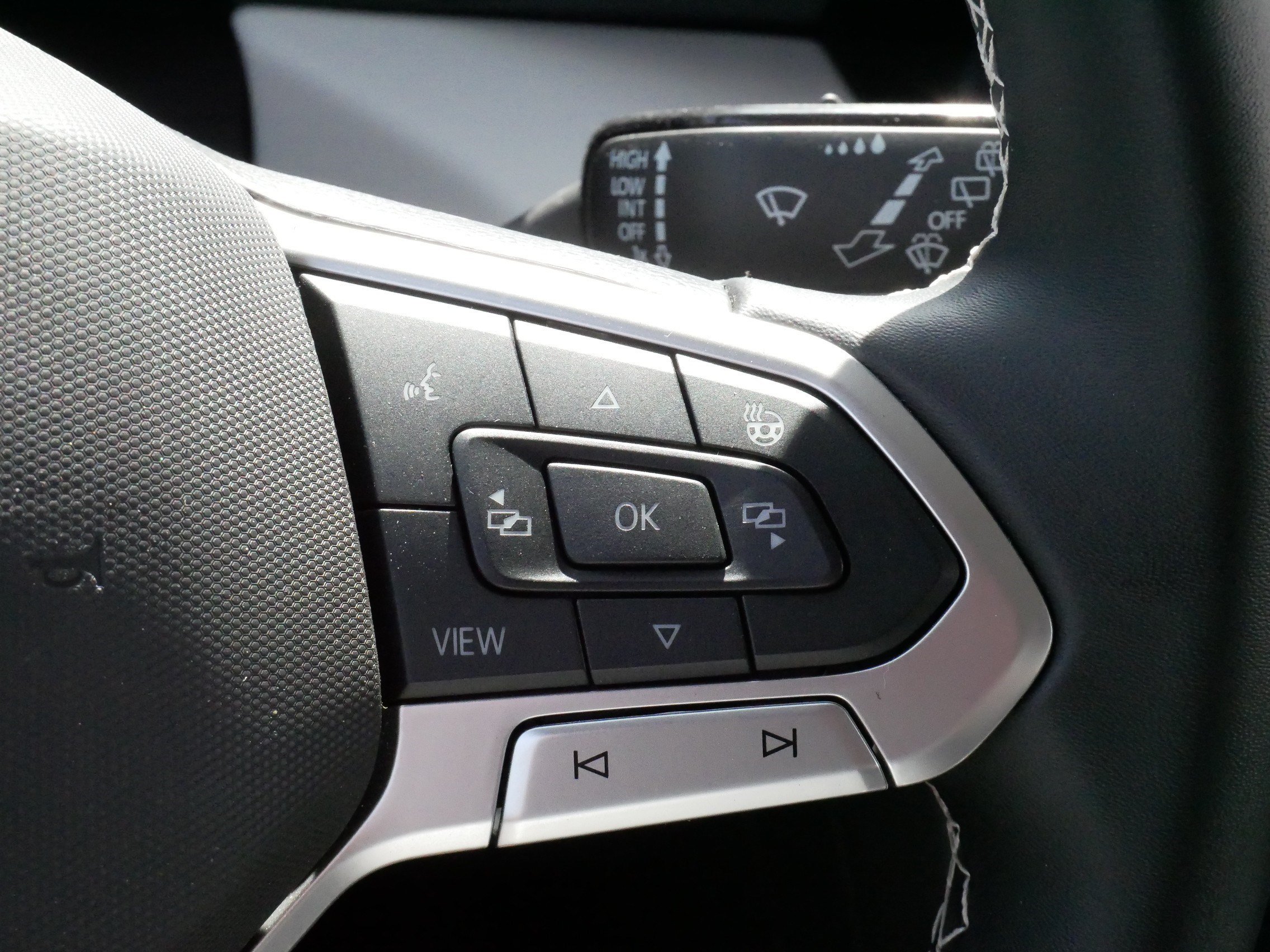 Certified 2025 Volkswagen Taos S AWD/4WD image 25