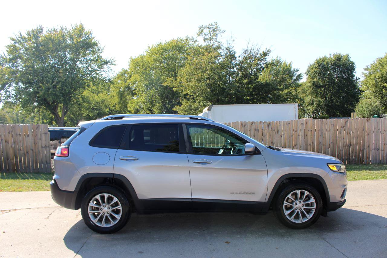 Used 2020 Jeep Cherokee Latitude FWD image 11