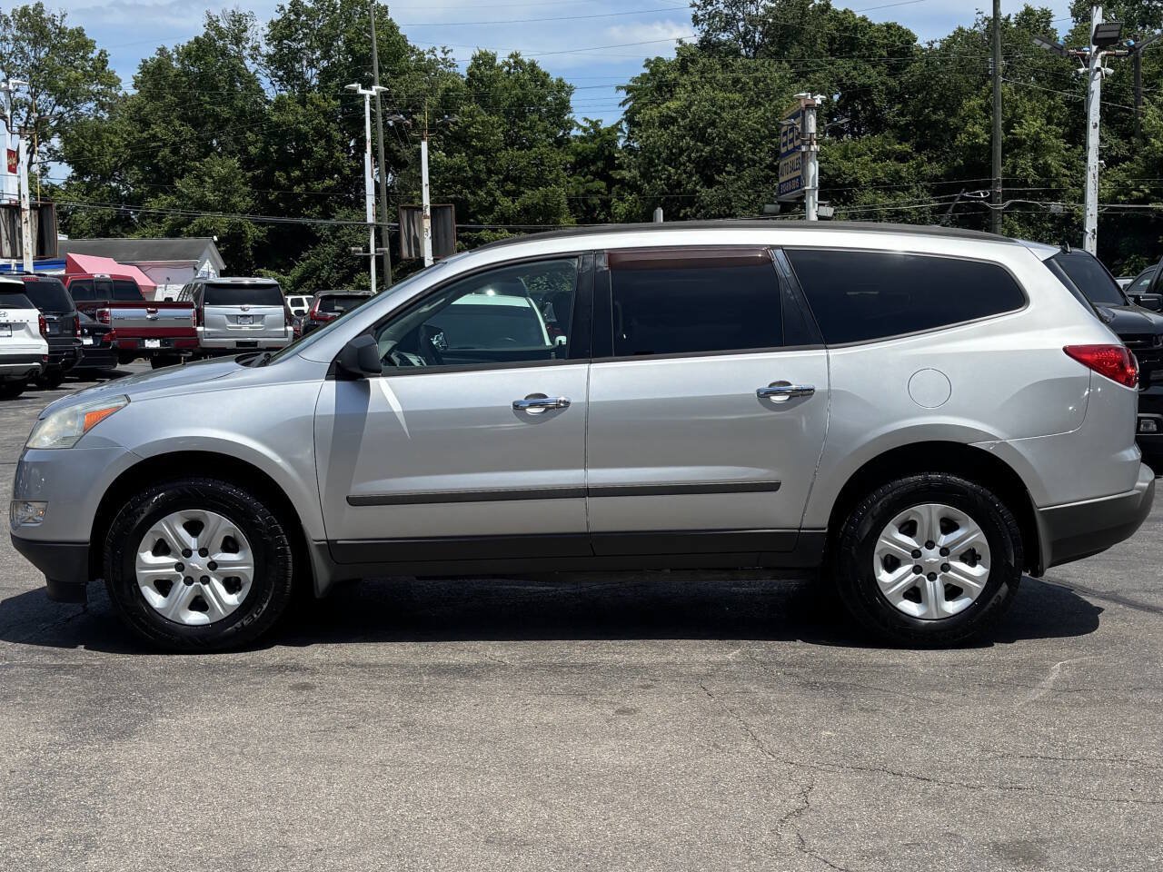 Used 2010 Chevrolet Traverse LS FWD image 5