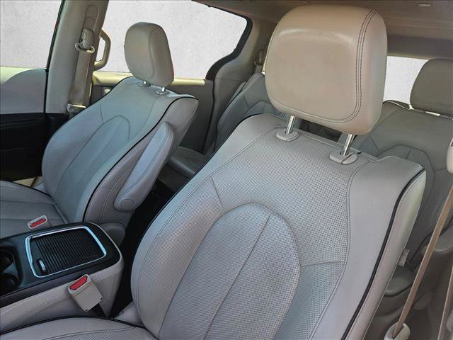 Used 2018 Chrysler Pacifica Limited w/ Advanced Safetytec Group FWD image 12