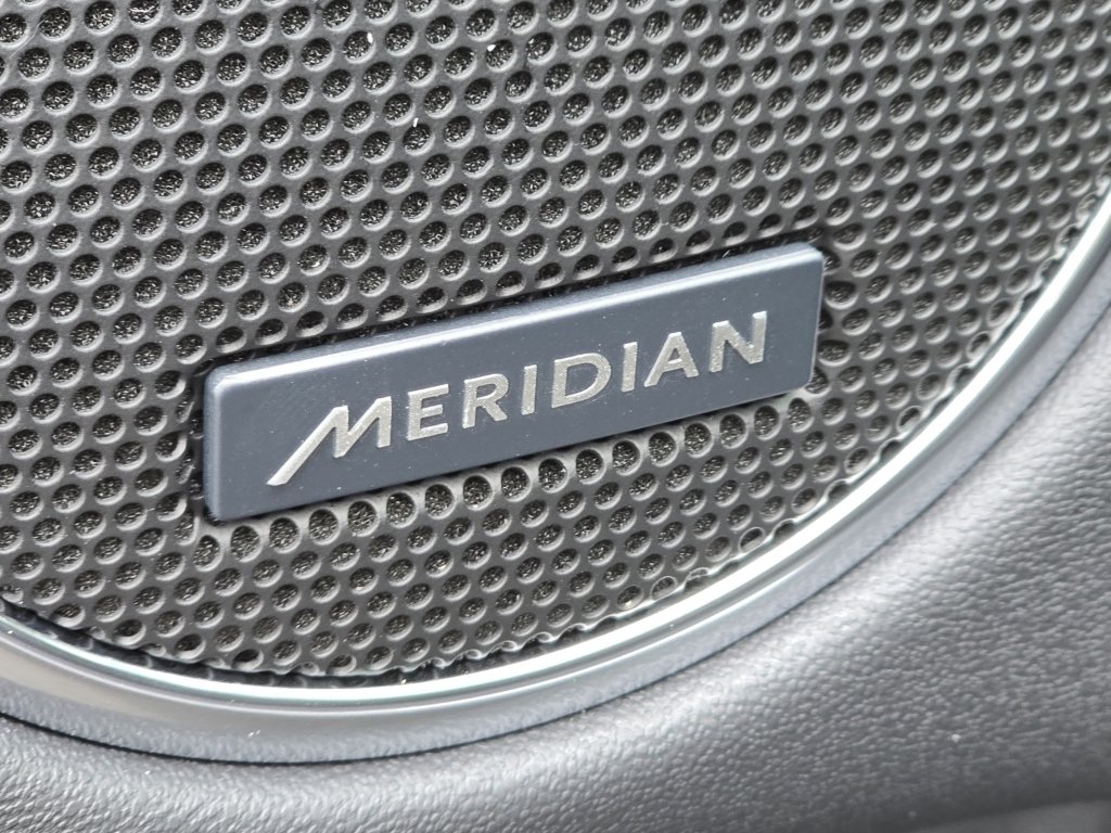 New 2025 Land Rover Discovery Sport S image 9