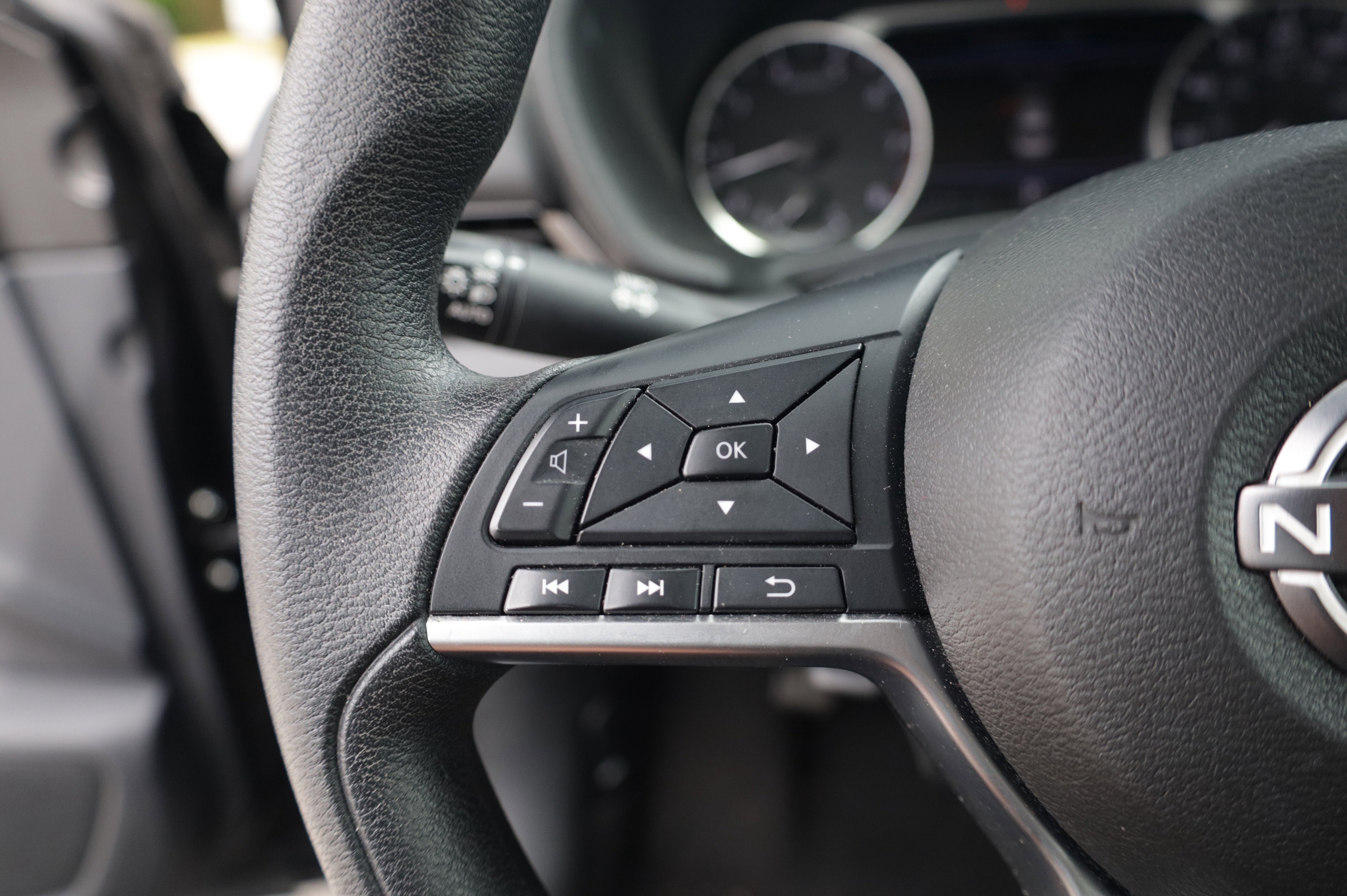 Used 2024 Nissan Sentra SV FWD image 14