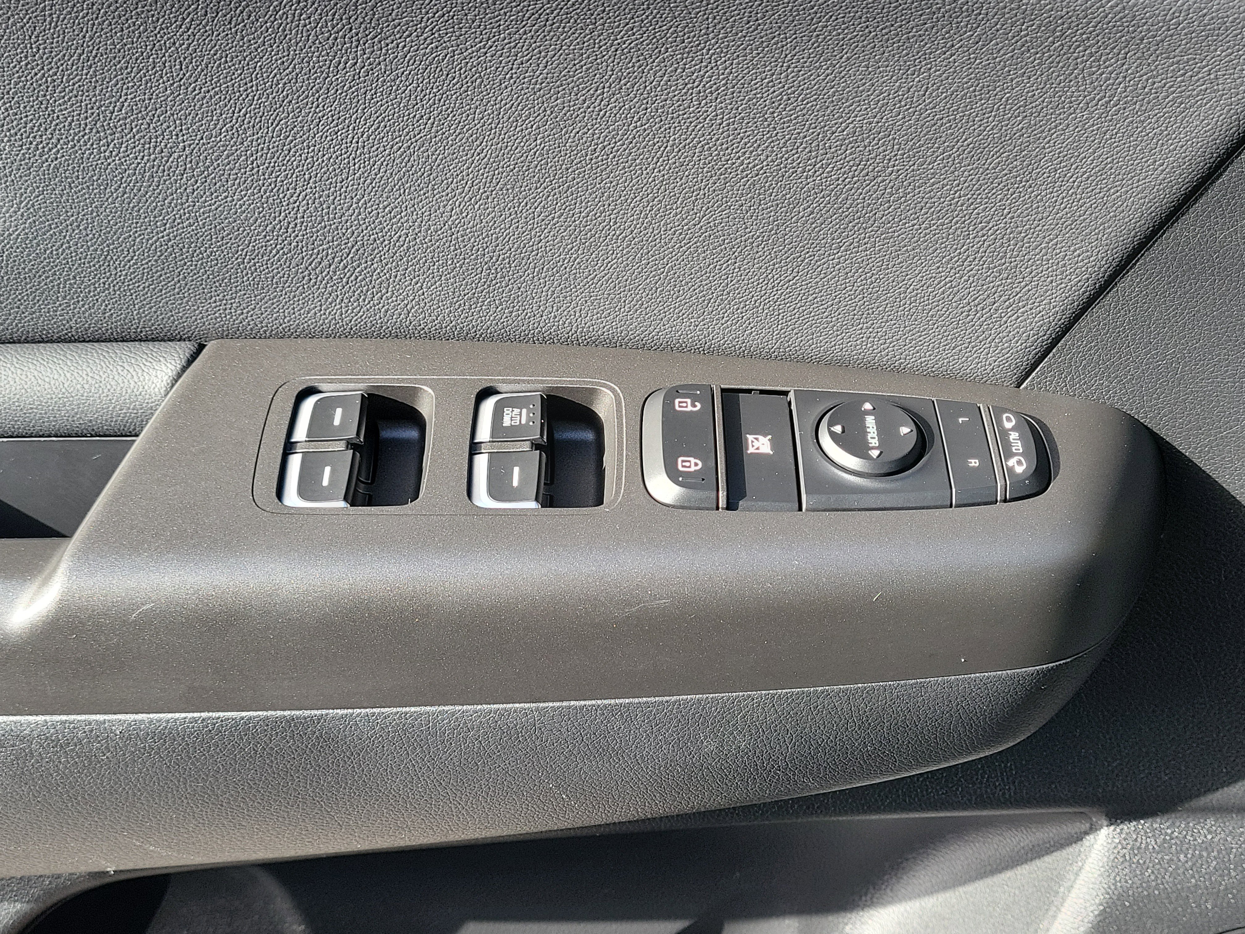 Used 2020 Kia Sportage S FWD image 25