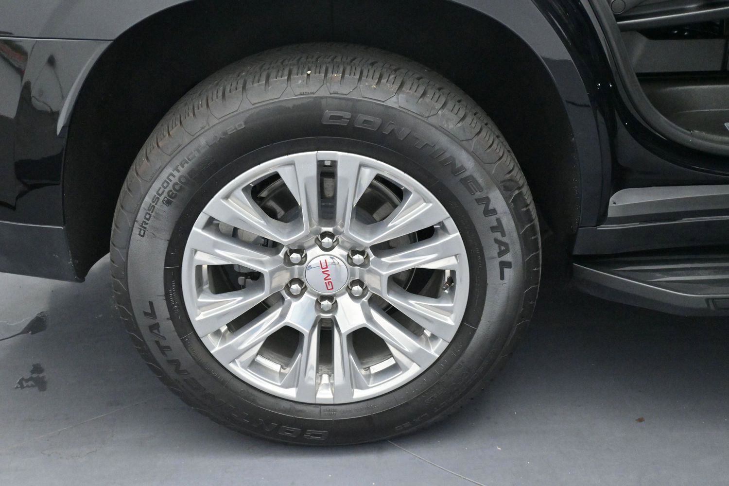 Used 2024 GMC Yukon Denali w/ Advanced Technology Package AWD/4WD image 42