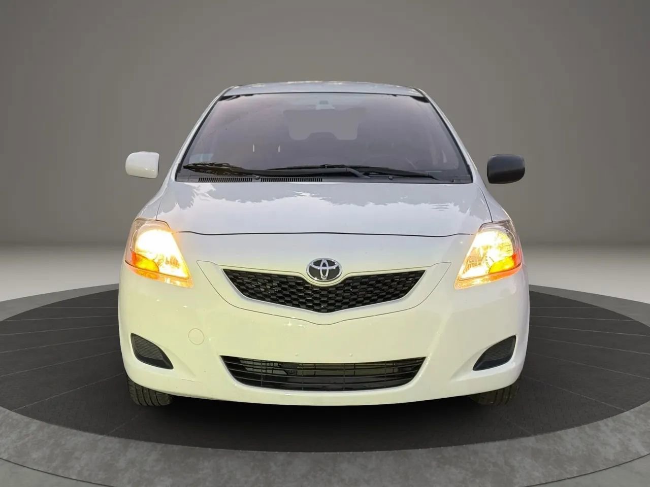 Used 2011 Toyota Yaris Sedan image 2