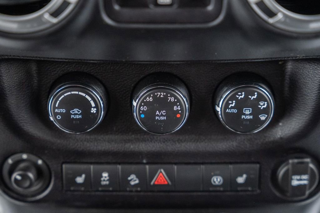 Used 2015 Jeep Wrangler Unlimited Rubicon w/ Connectivity Group image 23