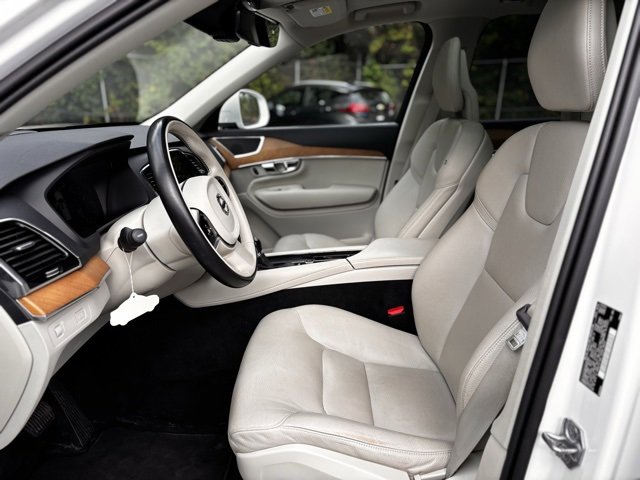 Used 2021 Volvo XC90 T6 Momentum image 6