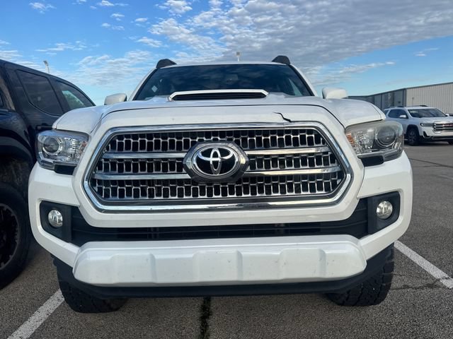 Used 2017 Toyota Tacoma SR5 AWD/4WD video 2