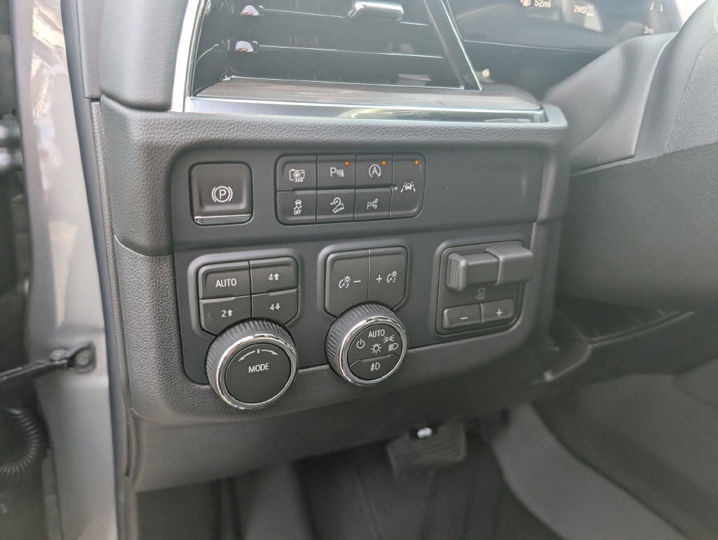 New 2027 Chevrolet Suburban LT w/ Comfort Package AWD/4WD image 17