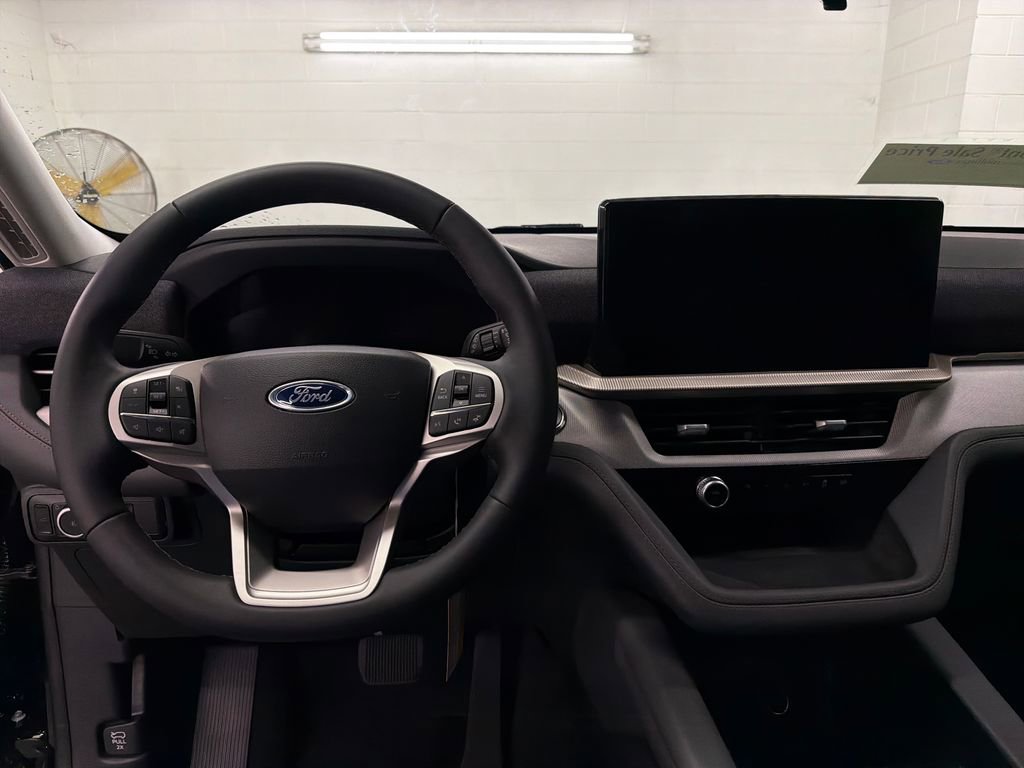 New 2026 Ford Explorer Active RWD image 8