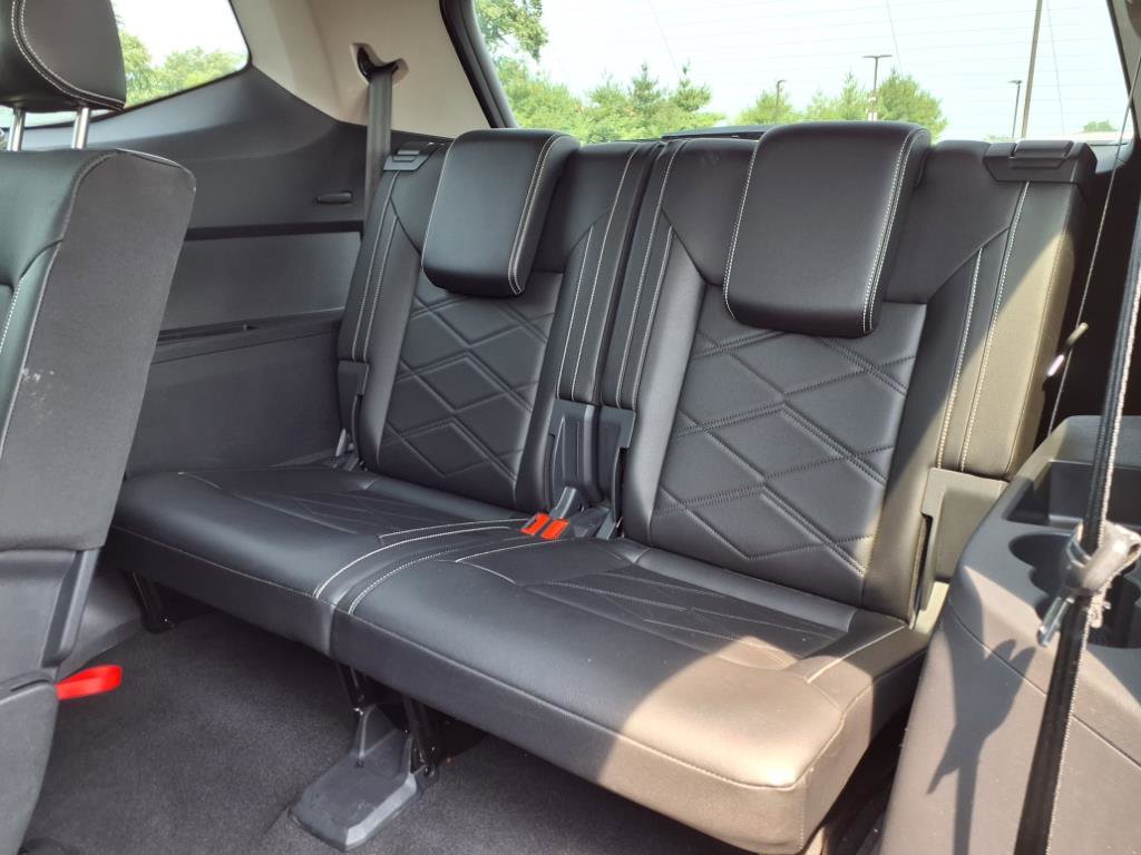Used 2025 Volkswagen Atlas SE image 25