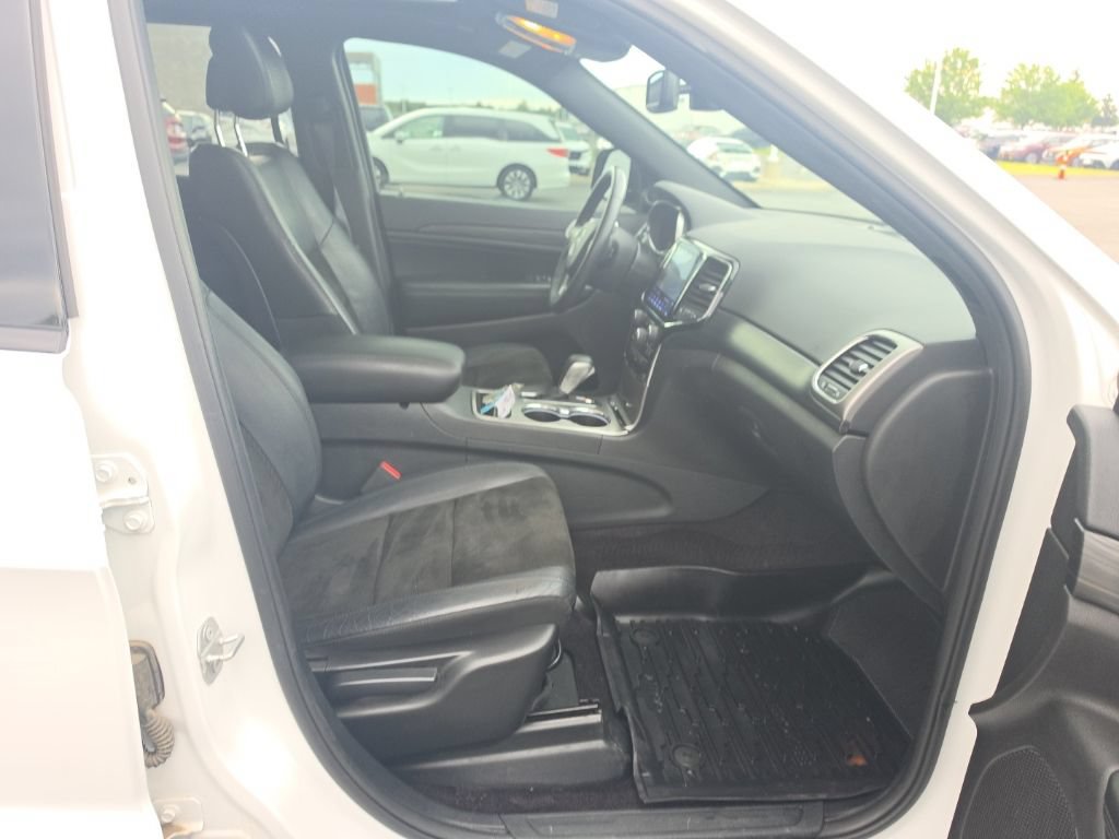 Used 2019 Jeep Grand Cherokee Altitude AWD/4WD image 32