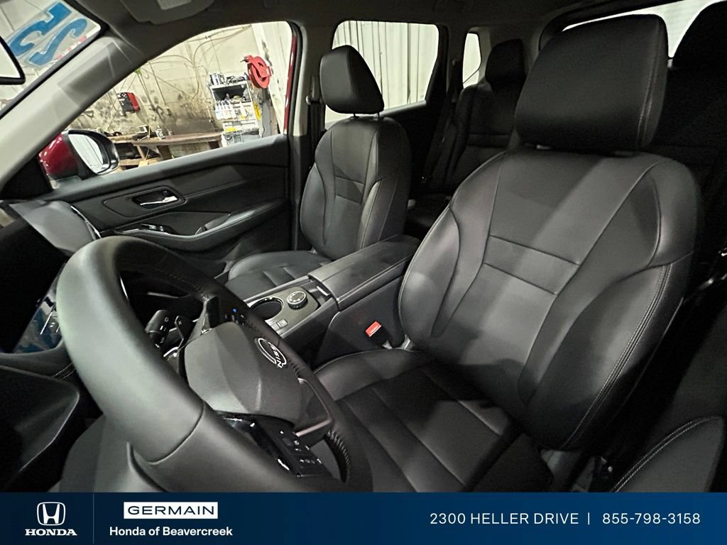 Used 2025 Nissan Rogue SL AWD/4WD image 26