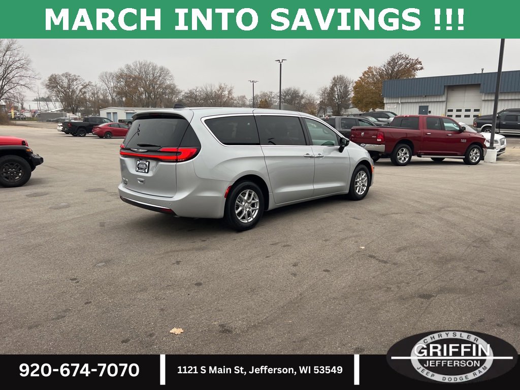 New 2026 Chrysler Pacifica Select image 10