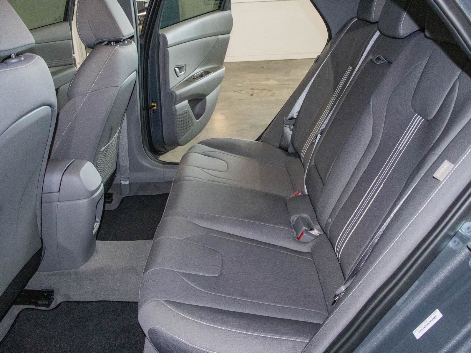 Used 2025 Hyundai Elantra SEL image 15