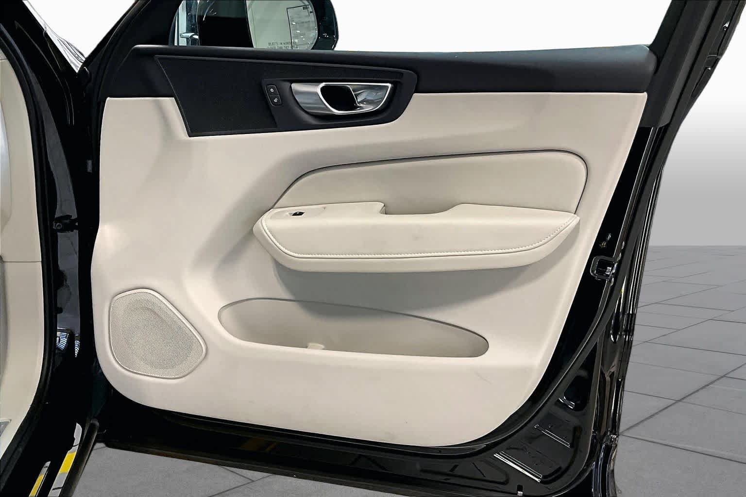 Certified 2024 Volvo XC60 B5 Core w/ Protection Package Premier AWD/4WD image 22