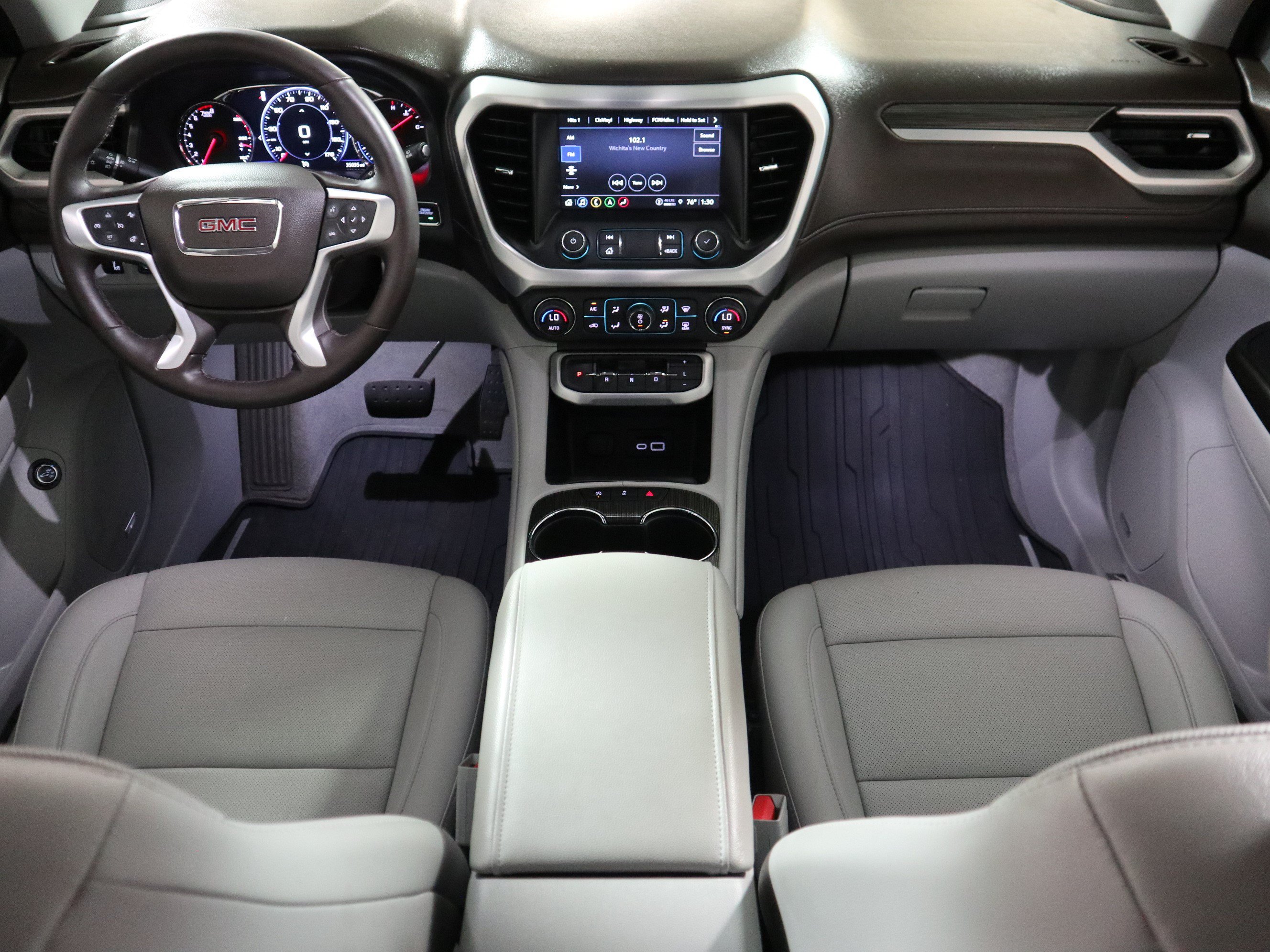 Used 2023 GMC Acadia SLT w/ Technology Package FWD image 15