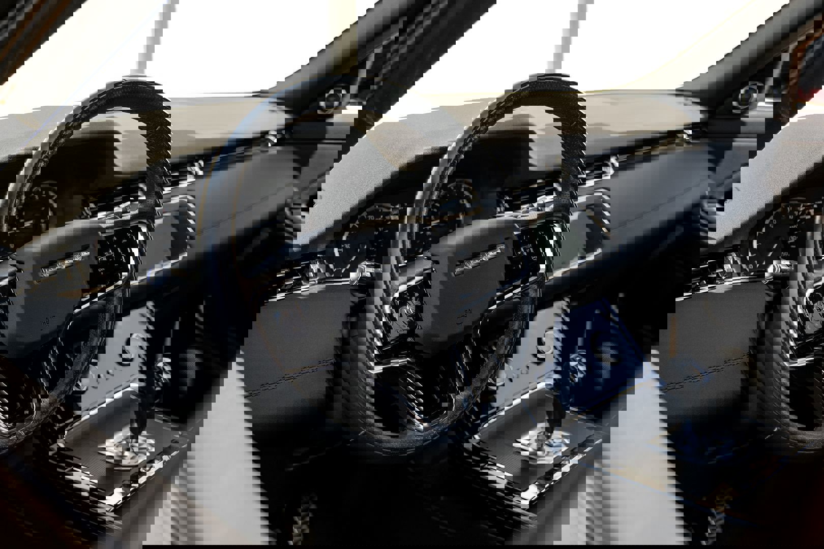 Used 2021 Land Rover Range Rover Evoque R-Dynamic S image 12