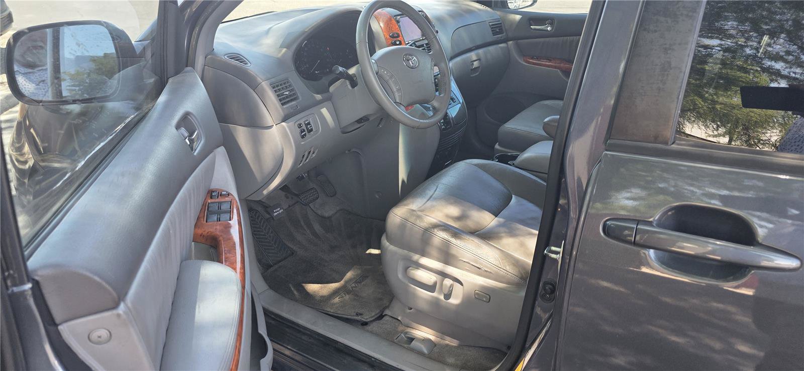 Used 2009 Toyota Sienna XLE FWD image 17