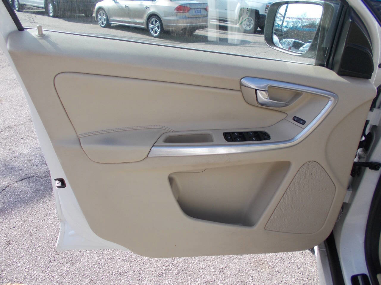 Used 2015 Volvo XC60 T5 image 12