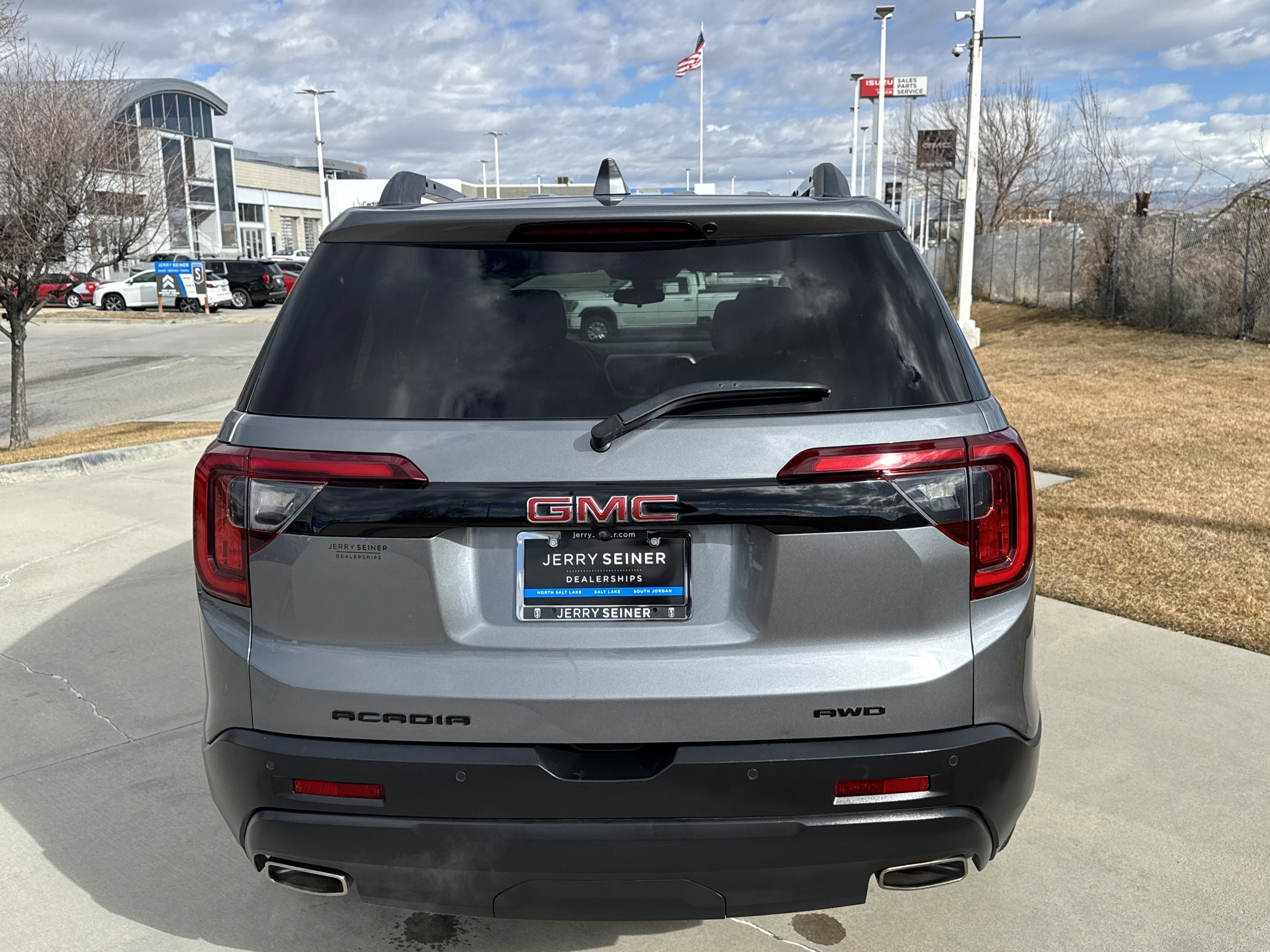 Used 2021 GMC Acadia SLE w/ Driver Convenience Package image 4