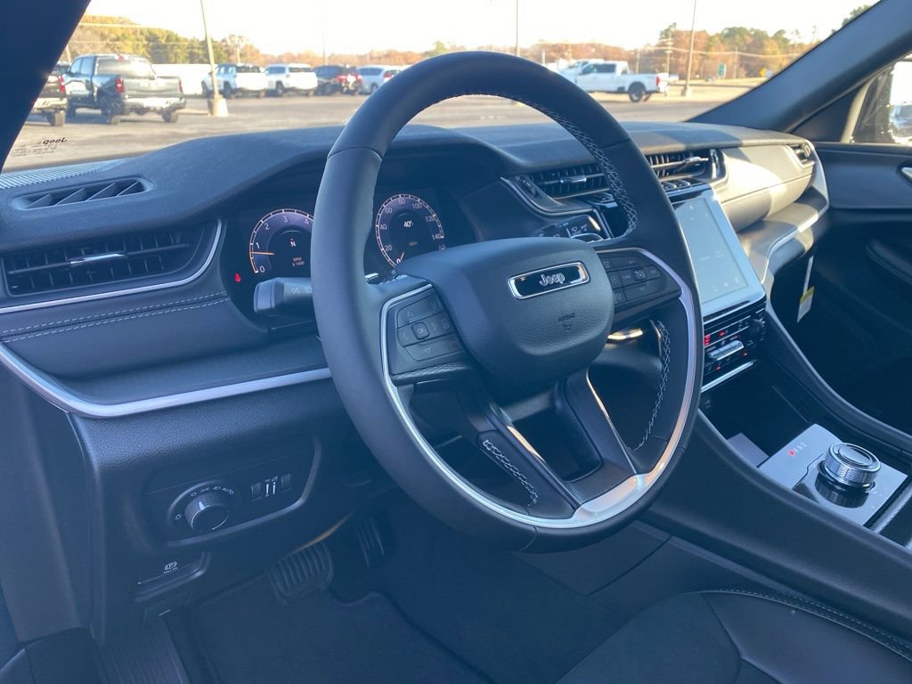 New 2025 Jeep Grand Cherokee L Altitude image 13